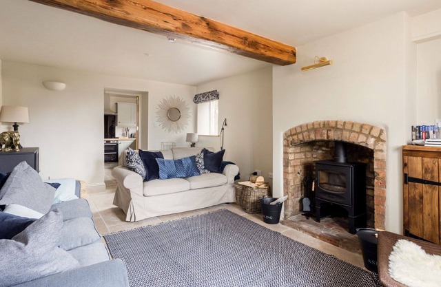 Spacious 4 bed Home with Fabulous Cotswold views