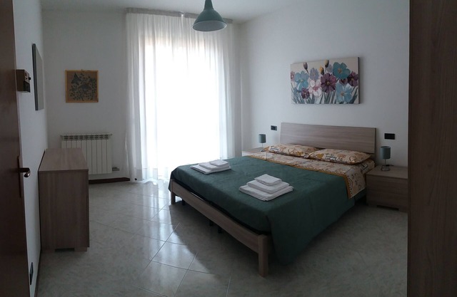 Gran chalet adosado independiente con jardín privado y solárium.