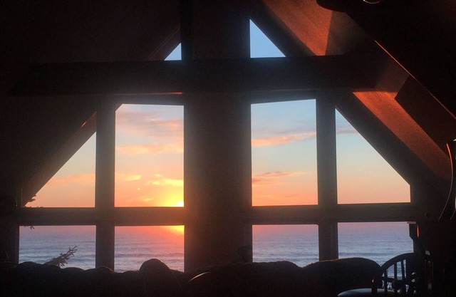 Casa de playa de 7 dormitorios Vista del océano ubicada en Yachats Alquiler mínimo de 30 días