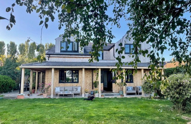 Large Country House; Dog-Friendly, Sleeps 12!