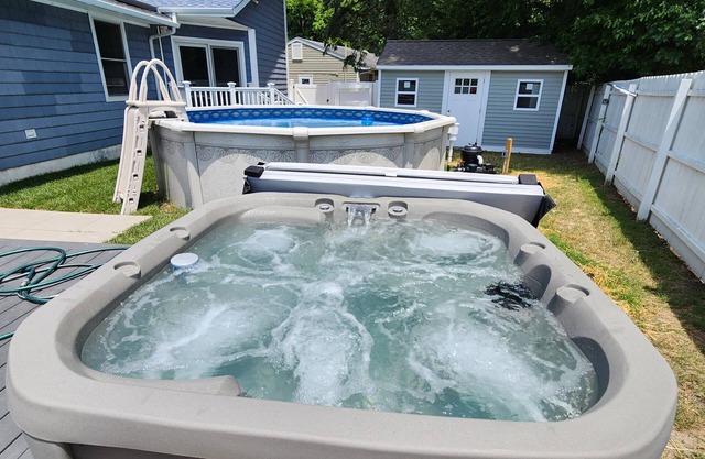 Large Family Fun, 6BR / 3 Bath, POOL, HOTTUB, Fenced Yard