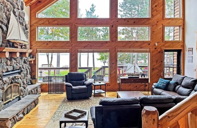 Spacious Family Home on Petenwell Lake, Necedah