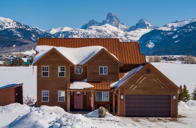 Gran casa familiar con vistas completas a los Teton y jacuzzi.
