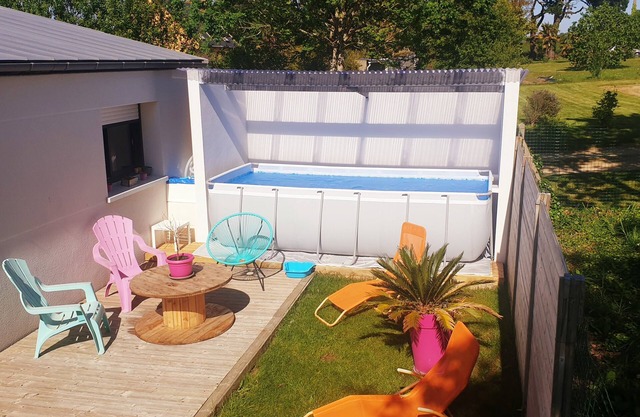 Large bungalow with heated pool