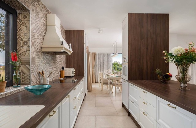 gran villa de vacaciones en alquiler cerca de Split, villa de vacaciones en Croacia con piscina, aire acondicionado, paseo a la ciudad villa Croacia