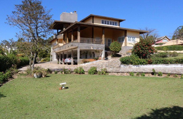 Gran casa en una comunidad cerrada para reunión familiar, amigos o temporada