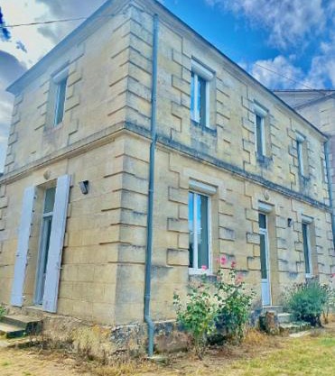 Large house Château de Crain