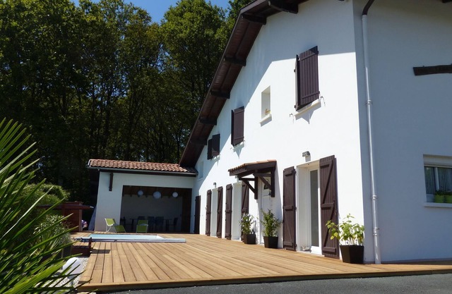 Amplia casa con piscina en el País Vasco