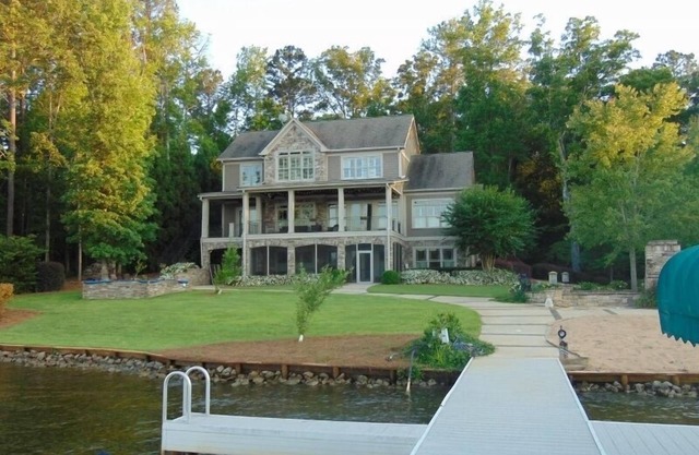 Gran casa frente al lago con spa, chimenea al aire libre en el lago principal, generador de la casa