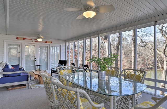 Gran Lavonia Home w / Party Dock en el lago Hartwell!