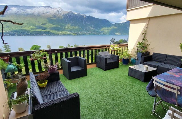 Superb apartment facing Mont Blanc