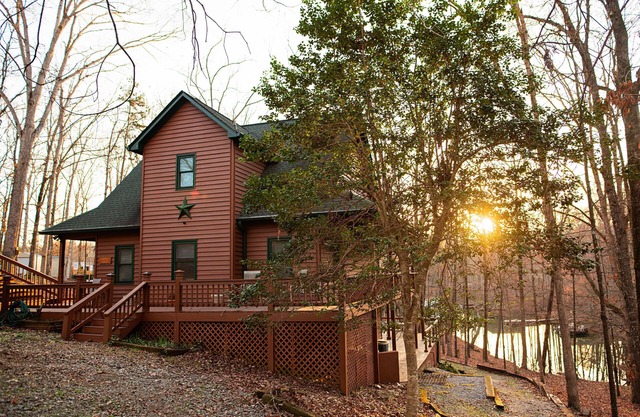 Large Private Lake Front home on level lot, kayaks, fire pit FREE firewood!!