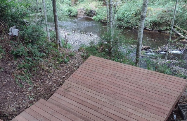 Large riverfront camp site, with Lake Limerick amenities.