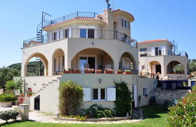 Seacoast Villa on Large Estate in Crete’s Western Olive Region. Avail. Yr-Round!