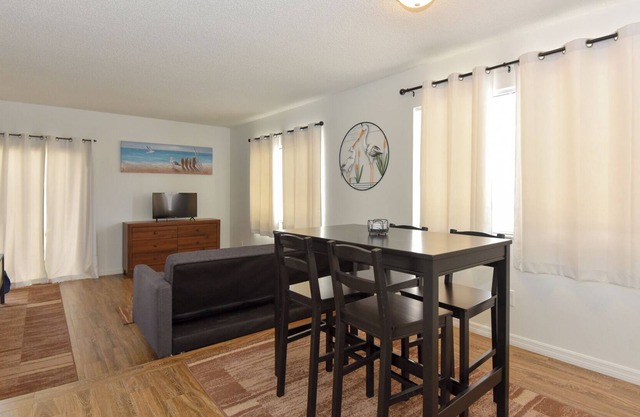 Large Split Townhome w/ 2 kitchens! Perfect for couple's and blended families!