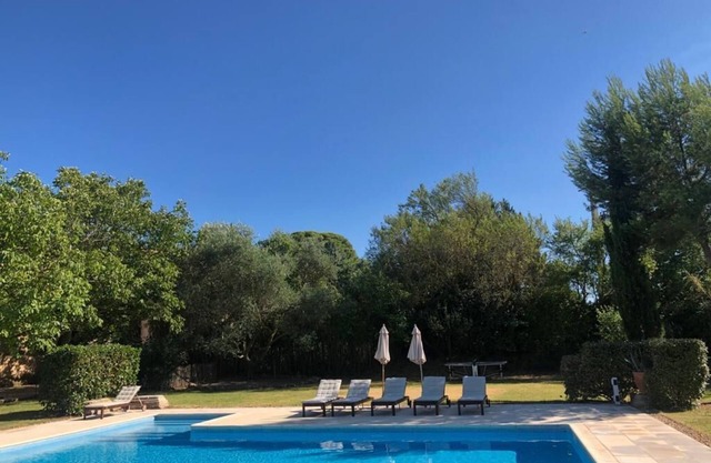 Gran casa modernizada con mucho gusto en dos hectáreas, con excelentes vistas