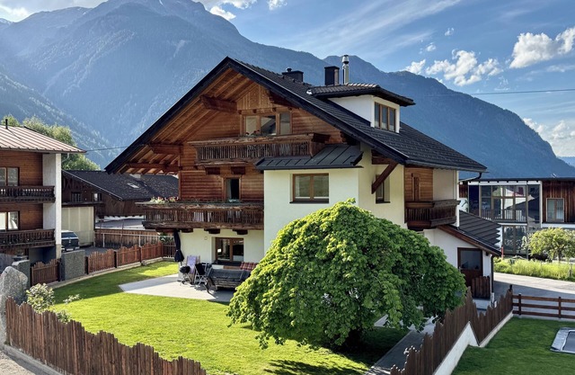 Gran casa de vacaciones para hasta 18 personas con una sala de estar y comedor abiertos