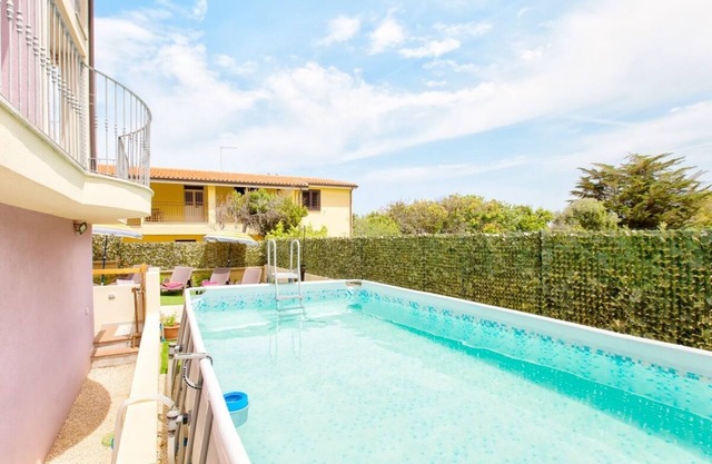 Gran villa de Valledoria con piscina para 10 personas a 500 metros de la playa