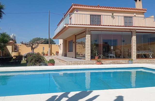Gran Chalet en zona tranquila, muy amplio y soleado. (apto para mascotas)