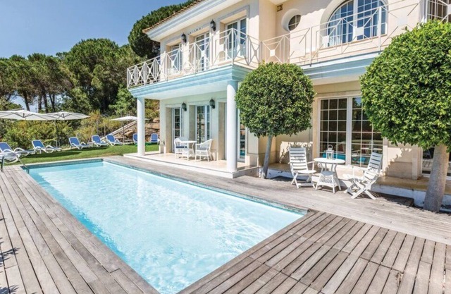 Gran villa con piscina privada, vistas y suites