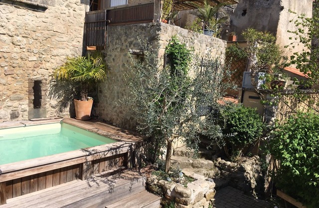 Gran casa de pueblo con piscina al sur de Luberon