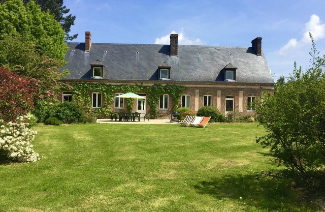 Casa grande y cálida, ideal para reunirse con amigos o familiares.