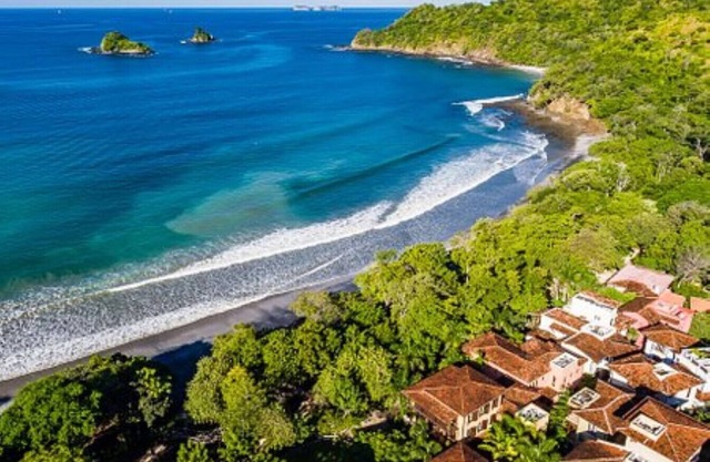 Las Catalinas - Studio Cazenovia centrally located, short walk to beach