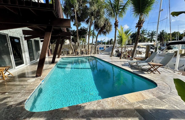 Coastal Escape-Great Location-Pool