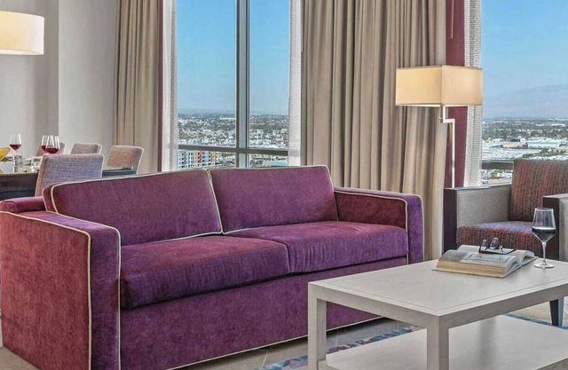 Las Vegas Grand Prix 5-day 2 Bedroom Presidential Reserve Suite !!