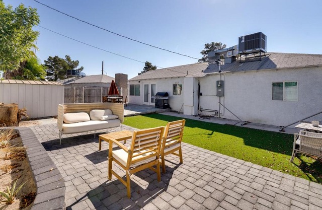Las Vegas Home with Patio and Grill 6 Mi to The Strip