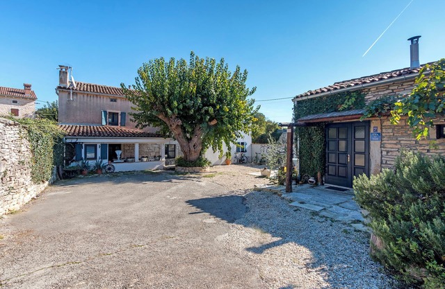 ÚLTIMO MINUTO (31. 08.-14. 09) Casa de vacaciones única con piscina privada y jardín.