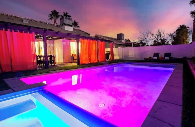 Lavish 6BR w/ Pool, Arcade, Pool table & Pingpong!
