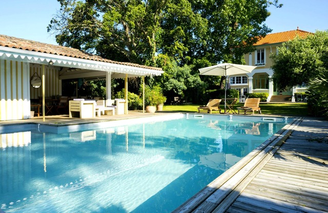 Hermosa villa con piscina frente a la bahía de Arcachón