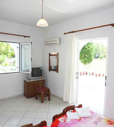 Lazanis Studios Apartments