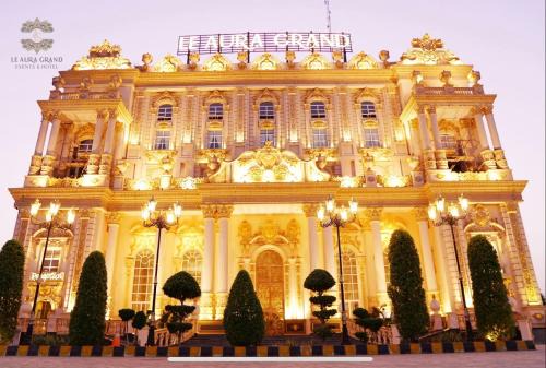 Le Aura Grand Hotel
