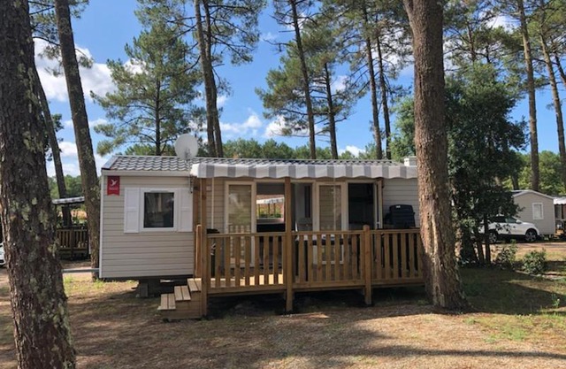Le HETRE " Camping Les Dunes De Contis " St Julien en Born
