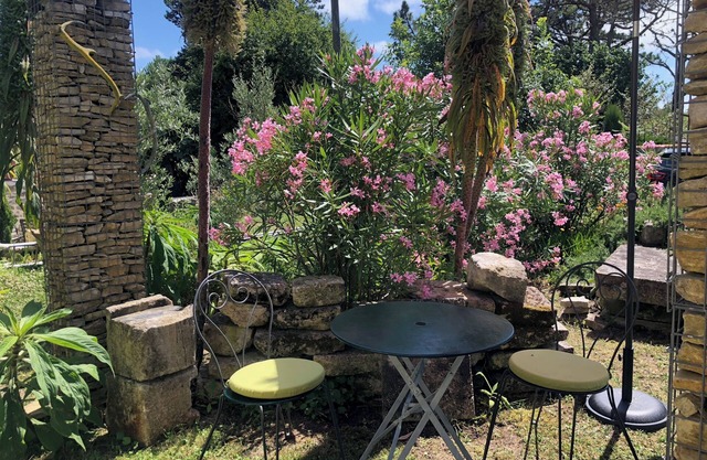 Le Lys Martagon, Private Suite at the foot of the cycle path, close to the sea