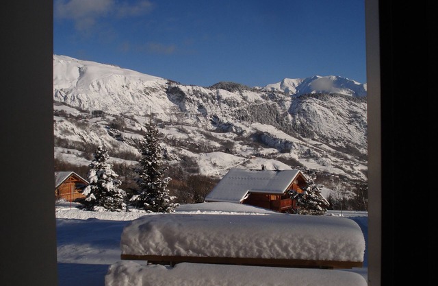 Le Maurillon: skiing and cycling, at an altitude of 1300m, 300m from the Sybelles slopes.