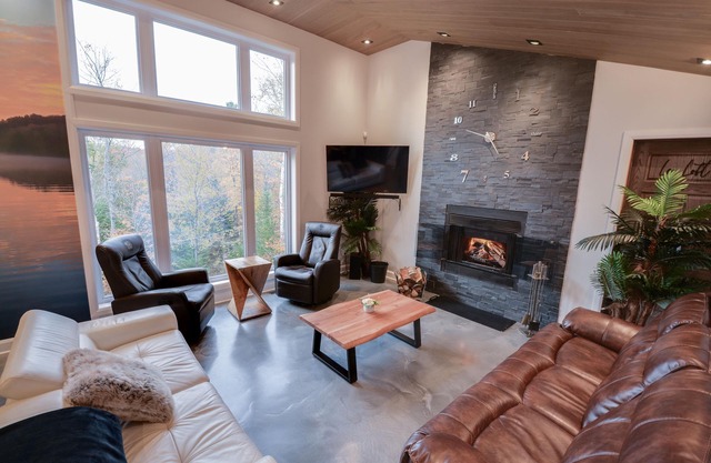 Le SUMMUM St-Sauveur Luxe ++ PISCINE INTÉRIEUR / luxury cottage indoor pool-spa