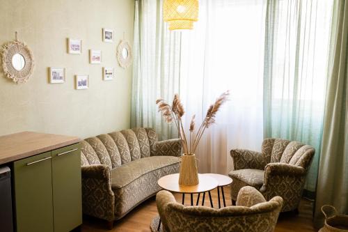 Leola Center Apartment