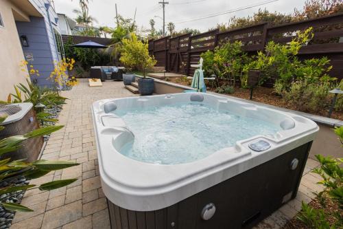 Leucadia Oasis with Spa, EV, Fire Pit, AC, Walk to Beach