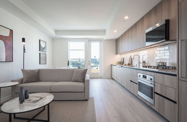 Level Hollywood: Luxe Stays in West Hollywood w/ Urban Oasis & Resort Amenities