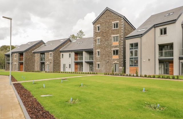 LEVEN REACH, romantic, with a garden in Newby Bridge