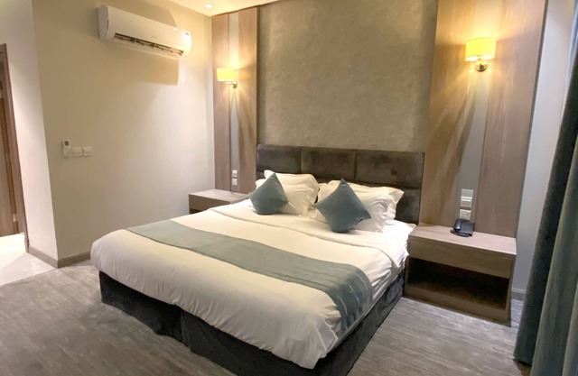 Lian Park Hotel