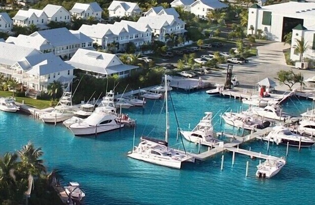 La vida en el paraíso con el deslizamiento del barco en el resort número 1 en Marathon - Coral Lagoon