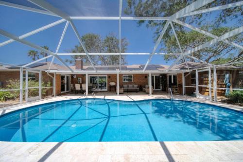 Lighthouse Retreat With A Pool