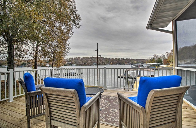 ¡NUEVO! Waterfront Oasis con muelle en el lago de los Ozarks