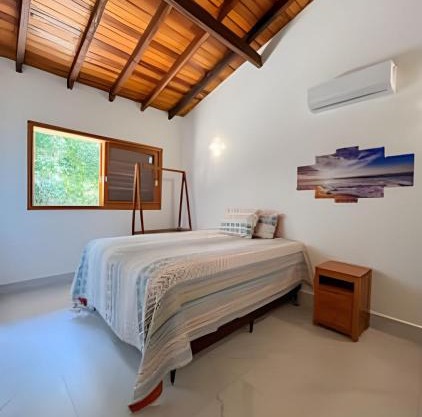 Linda casa em cond. c/piscina e perto da praia