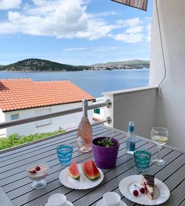 Linda seaview&pool apartment