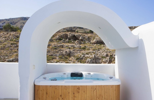 Lindos Sun